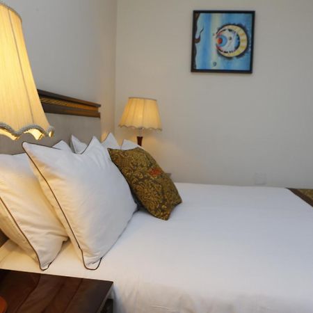 Wassamar Hotel Addis Abeba Buitenkant foto