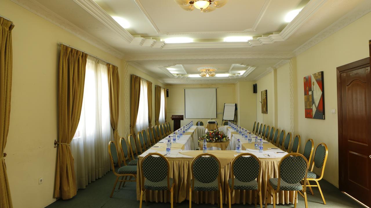 Wassamar Hotel Addis Abeba Buitenkant foto